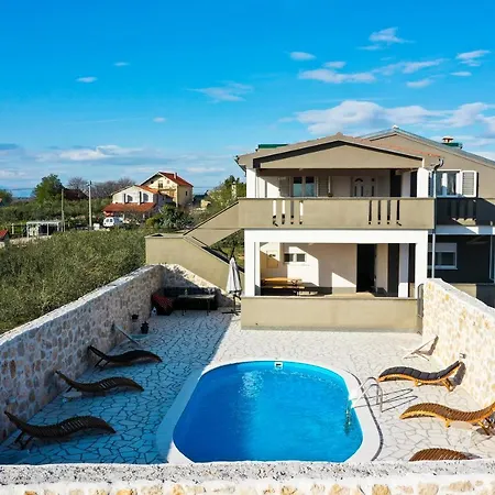 Sunset Villa *