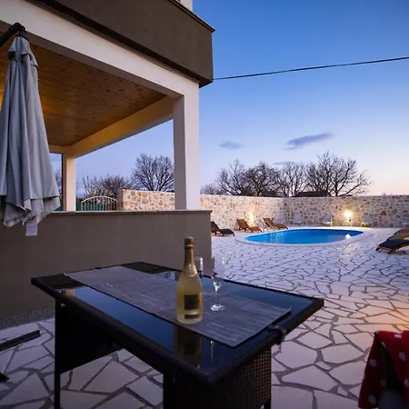 Sunset Villa *