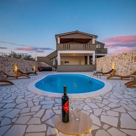 Sunset Villa *